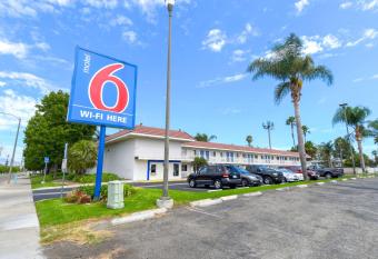 Motel 6 Costa Mesa allows 18 year olds to book a room