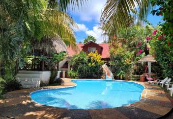 Hotel y Restaurante La Caba  a el Viajero has Smoking rooms