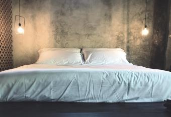 Amor Rooms has Balcony rooms