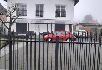 Berlin - Sch  nefeld gr  ne Wohnung allows 18 year olds to book a room