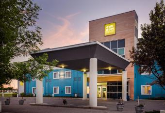 Home Inn Medicine Hat allows 18 year olds to book a room