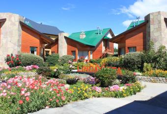 Linda Vista Apart Hotel allows 18 year olds to book a room