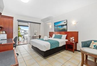 Coffee House Apartment Motel has Balcony rooms