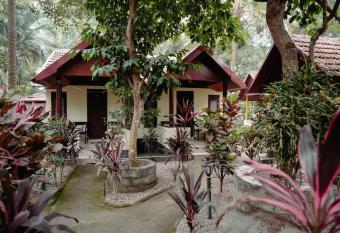 SAVITHRI INN Cottages has Balcony rooms