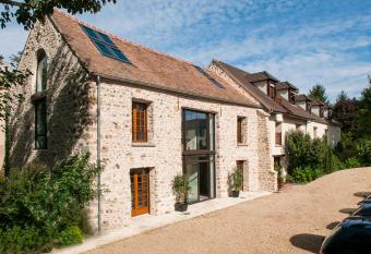 Petit loft de charme proche VERSAILLES SACLAY 30 mn PARIS jardin terrasse parking securis   has Balcony rooms