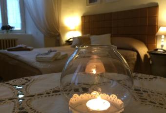 Ad Palatium allows 18 year olds to book a room