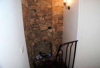 Modica Terrace has rooms with a private hot tub