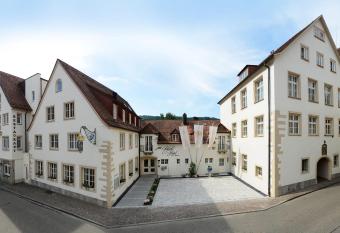 Schlosshotel Ingelfingen allows 18 year olds to book a room
