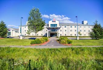 Motel 6-Huntsville, ON allows 18 year olds to book a room