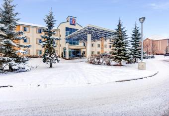 Motel 6-Red Deer, Ab allows 18 year olds to book a room