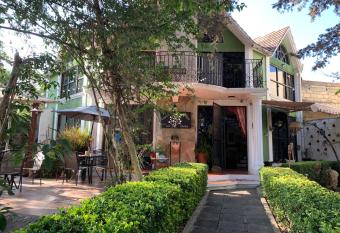 Casa de campo Huasca allows 18 year olds to book a room