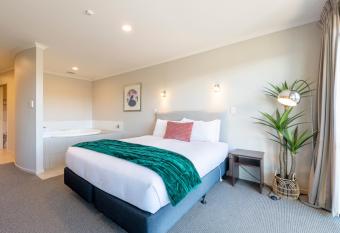 Lake Taupo Motor Inn has Balcony rooms