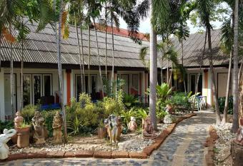 Sam s House Kanchanaburi has Balcony rooms