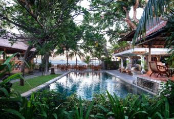 Tandjung Sari Hotel has Balcony rooms