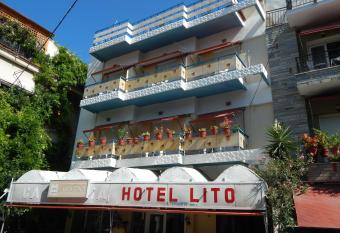 Lito Hotel has Smoking/Balcony rooms