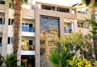 Two Seas Hotel has Balcony rooms