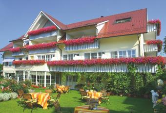 Hotel Seeperle allows 18 year olds to book a room