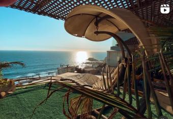 Pacificsunset Re  aca has rooms with a private hot tub