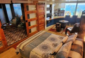 Apartamento Mirador allows 18 year olds to book a room