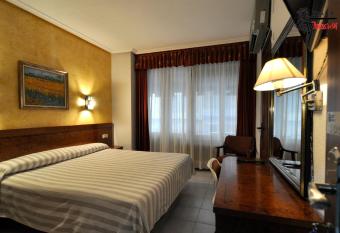 Hotel Arag  n allows 18 year olds to book a room