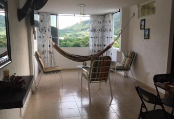 Apartamento En el Rodadero allows 18 year olds to book a room