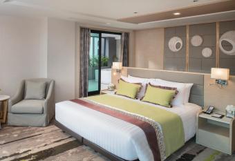 Solitaire Bangkok Sukhumvit 11 has Balcony rooms