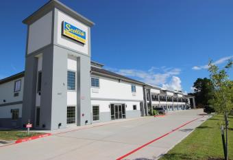 Scottish Inns & Suites Atascocita has Smoking rooms