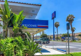 Motel 6 Los Angeles-Pomona allows 18 year olds to book a room