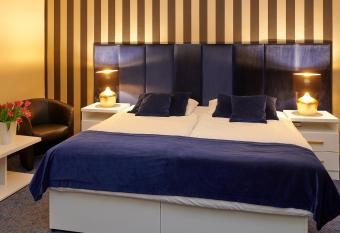 Hotel Royal allows 18 year olds to book a room