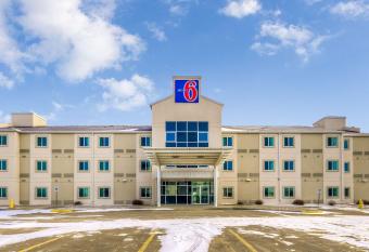 Motel 6-Estevan, SK allows 18 year olds to book a room