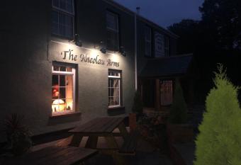 Rheolau arms allows 18 year olds to book a room