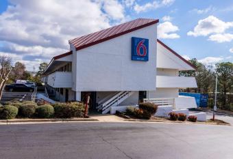 Motel 6 Birmingham. Al allows 18 year olds to book a room
