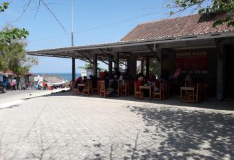 Platar Ombo Homestay has Balcony rooms