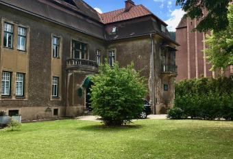 Apartment im Gr  nen Ideal f  r Kurzzeit & Langzeit Aufenthalt has Balcony rooms