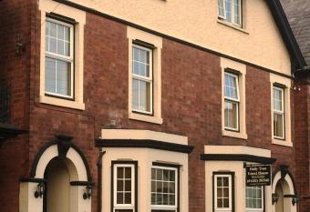 Holly Tree Guest House allows 18 year olds to book a room