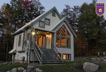 Chalet 9017 Chemin des Alpages by Les Chalets Alpins has Balcony rooms