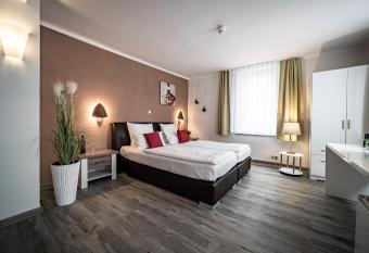 Le petit Palais - Hotel/Pension has Balcony rooms