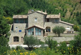 Casale Merlino has Balcony rooms