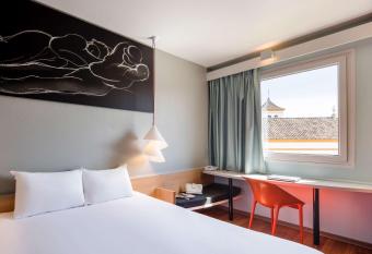 Ibis Sevilla has Balcony rooms
