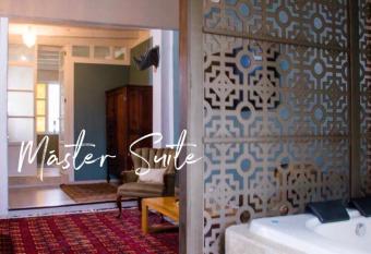 La Casa del Atrio allows 18 year olds to book a room