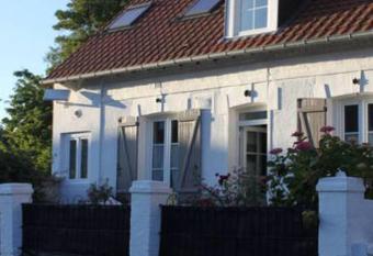 Villa Fleurs de France has Smoking rooms