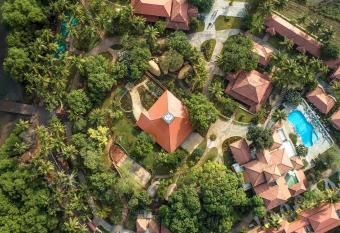 Mercure Goa Devaaya Resort allows 18 year olds to book a room