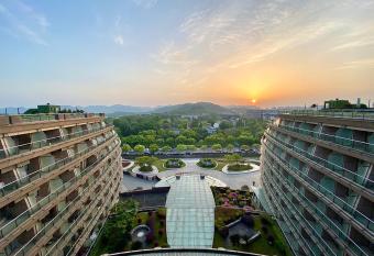 Wyndham Grand Plaza Royale Hangzhou has Balcony rooms