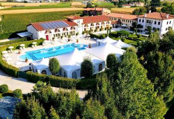 Villa Serena Agriturismo has Balcony rooms