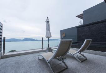 Indochine Resort and Villas - SHA Extra Plus has rooms with a private hot tub