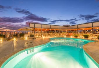 Hotel Dann Carlton Bucaramanga allows 18 year olds to book a room