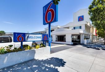 Motel 6 San Jose Convention Center has Smoking rooms