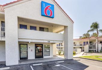 Motel 6 Fresno Ca has Smoking rooms