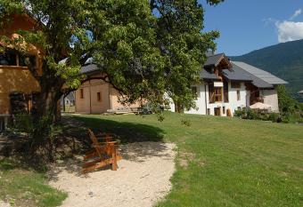 Le Gite de Noemie has Balcony rooms