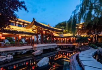 HUALUXE Xi an Tanghua, an IHG Hotel has Balcony rooms